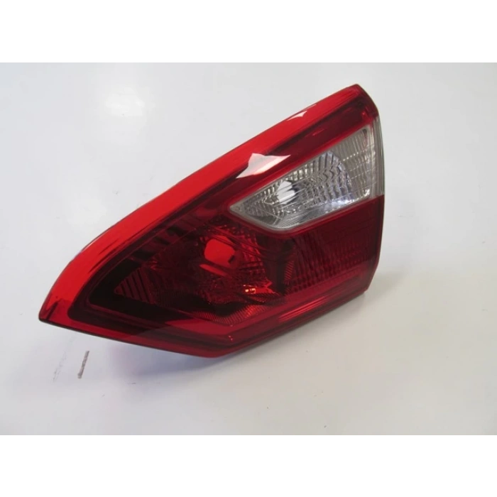 ford focus- sd- 2012-2014  iç stop lambası sağ kırmızı/beyaz (pleksan) Oem No (BM5113A602AD)