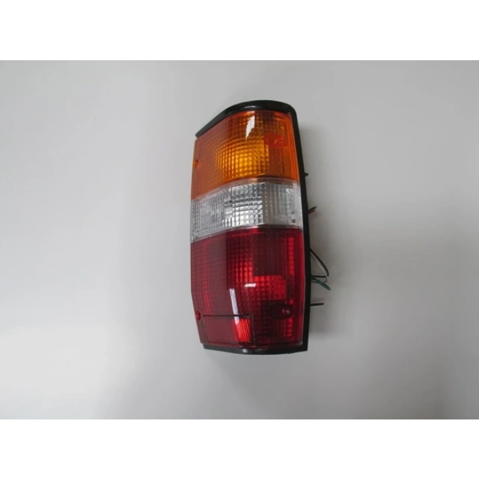 mitsubishi l200- pıck up- 1997-1998  stop lambası sağ sıyah sarı/beyaz kırmızı (depo) Oem No (MB527102)