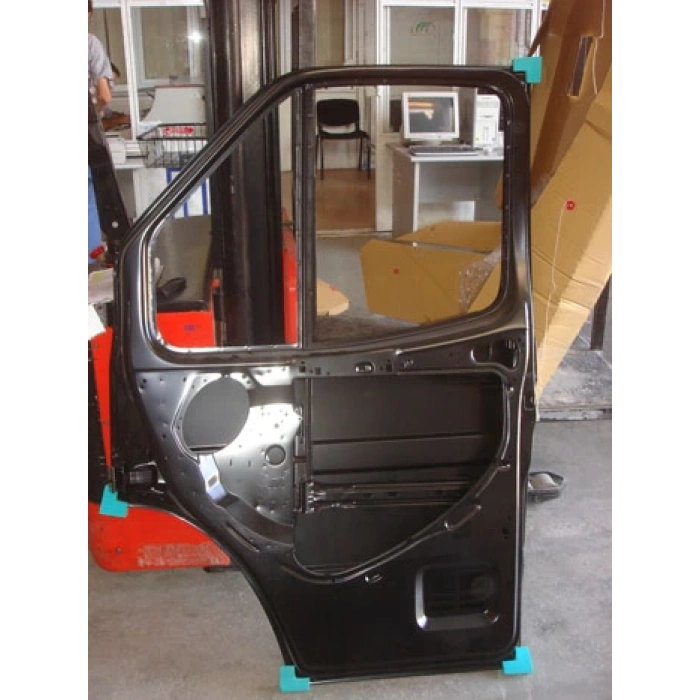 ford transit- t15- 1996-2002  ön kapı komple sağ (hoparlör delıklı) Oem No (7366203)