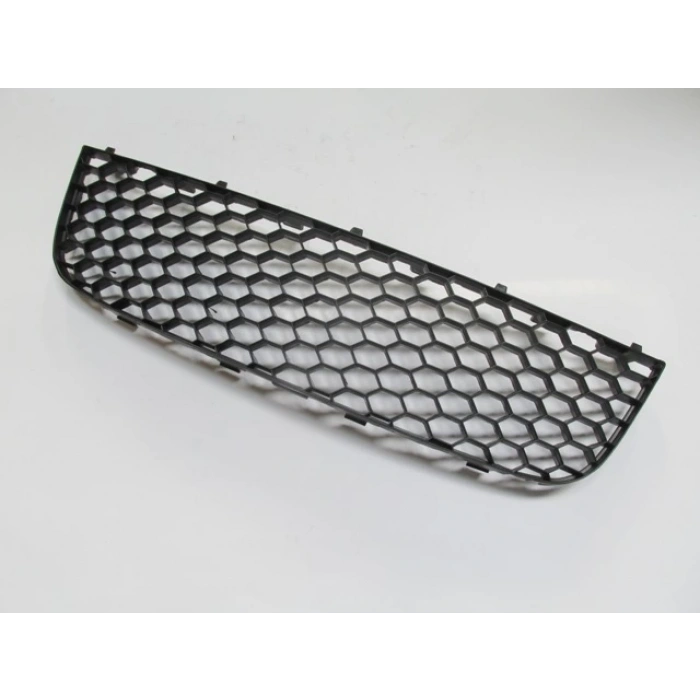 volkswagen jetta- 5- 2006-2010  ön tampon panjuru orta sıyah (gtı)(tüv) (tyg) Oem No (1K0853677B9B9)