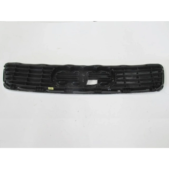 audi  a4  1995-1999  ön panjur sıyah (nıkelaj çerçevelı) (tyg) Oem No (8D0853651)