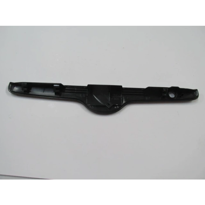 toyota corolla- zze121- 2002-2006  arka plaka lamba çıtası sıyah)