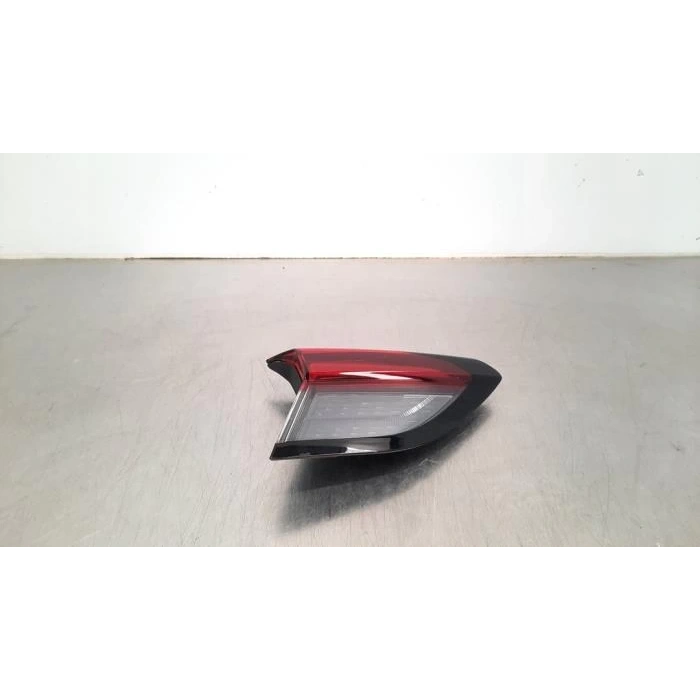 opel corsa- f- 2020-2023  iç stop lambası sol kırmızı/beyaz/ledlı (tw) Oem No (9830097780)