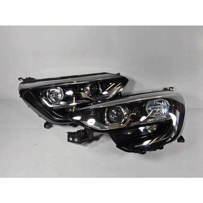 Renault Megane IV Saloon 2016- Far Sağ Oem No (260102357R)