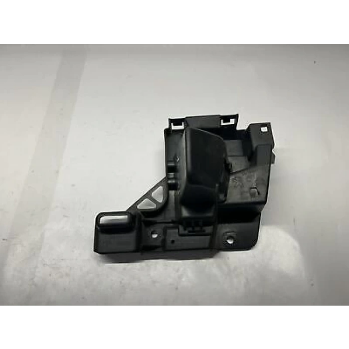 opel combo- 2024-2025  arka tampon bağlantı ayagı sağ Oem No (9816808080)