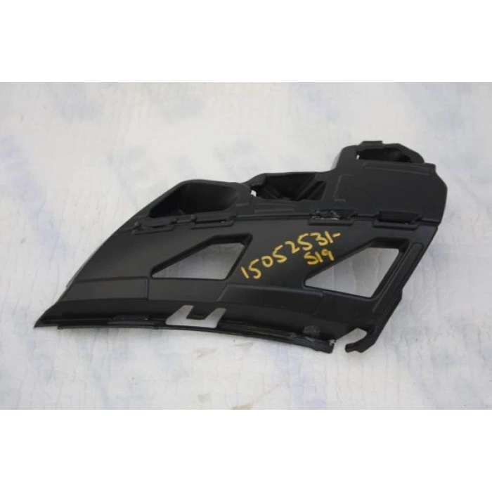 opel combo- 2024-2025  ön çamurluk üst köse plastiği sol Oem No (9825216180)