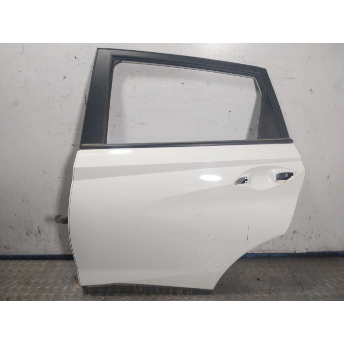 Hyundai i20 2021 sonrası sol arka kapı Oem No (77003Q0000)