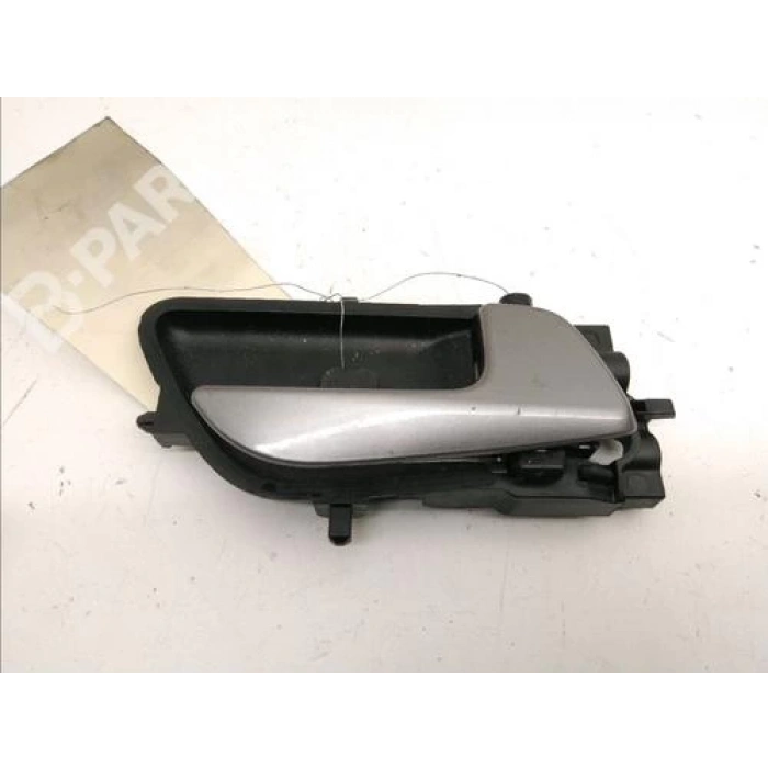 Hyundai i20 2020-2021 sonrası motor cam kaldırma ön sağ Oem No (82460Q0000)