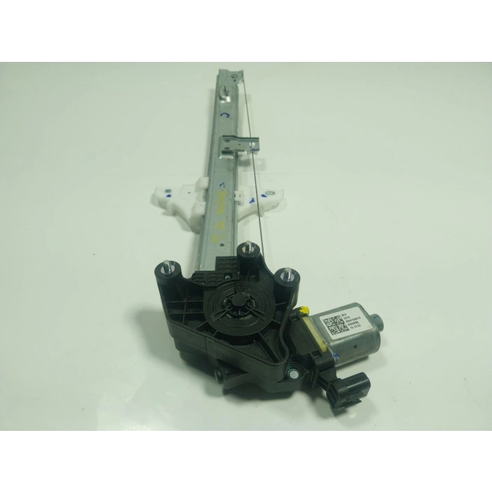 Hyundai i20 2020-2021 sonrası elektrikli arka sol cam krikosu Oem No (83403Q0010)
