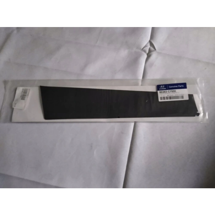 Hyundai i30 2007-2011 Ön Sol Kapı İskelet Şeridi Oem No (863632L000)