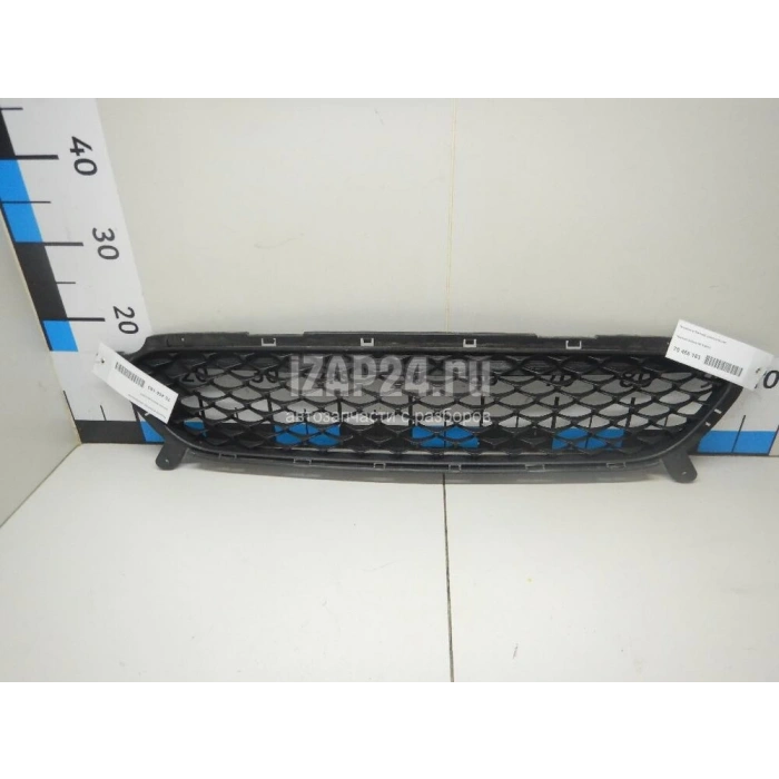 hyundai  i20   2009-2012  ön tampon panjuru Oem No (865611J000)