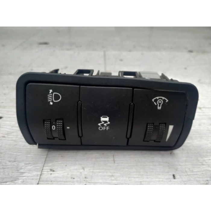 Hyundai Tucson 2015-2020 Elektrikli Park Freni / Çok Fonksiyonlu Anahtar Grubu Oem No (93300D30304X)