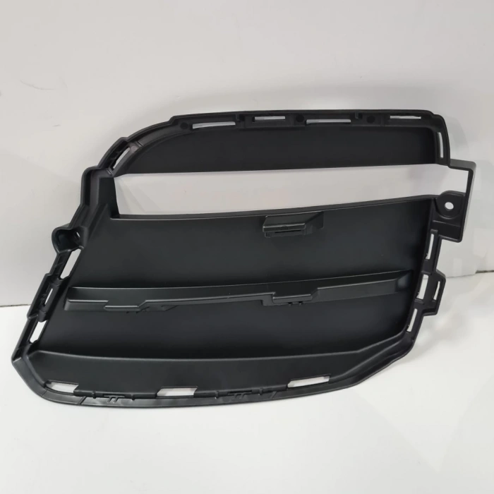 porsche macan- 2014-2017  ön tampon panjuru arka kapak sağ sıyah (tw) Oem No (95B1213341E0)