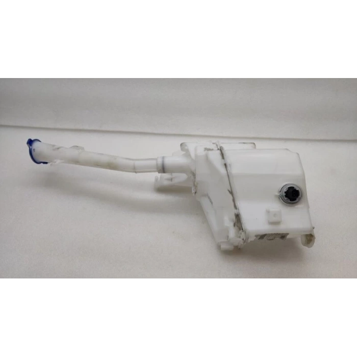 Hyundai i20 2015-2018 Motorlu Su Fıskiye Deposu Oem No (98610C8100)