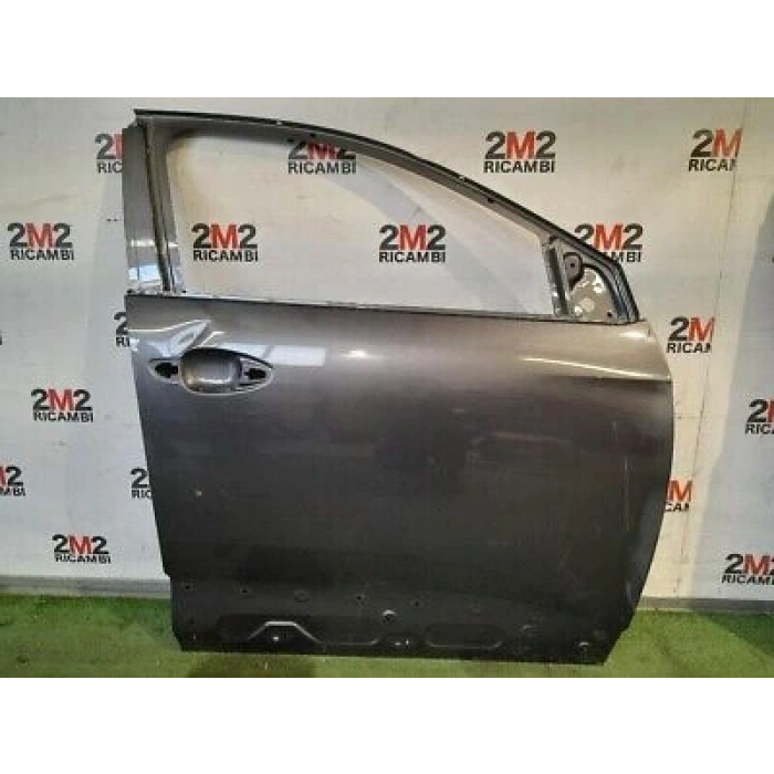 Peugeot 3008 Ön Kapı Sağ 2017- Oem No (9812306280)