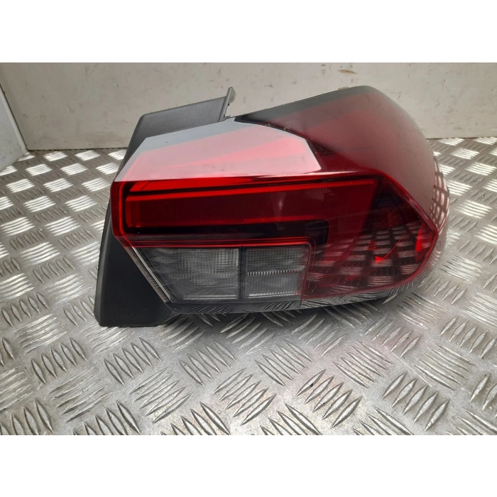 Corsa -F- Stop Lambası Dış Sağ Ledsiz 2021- Oem No (9829317280)