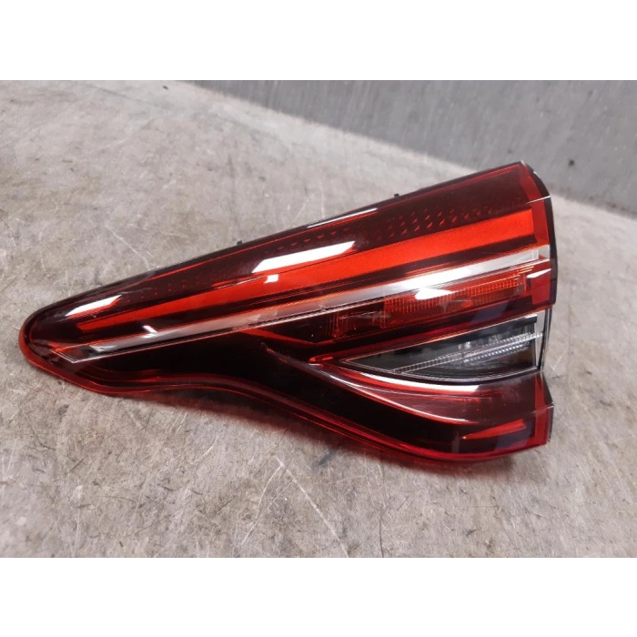 Clio Stop Lambası İç Sağ Hatchback 2019- Oem No (265504450R)