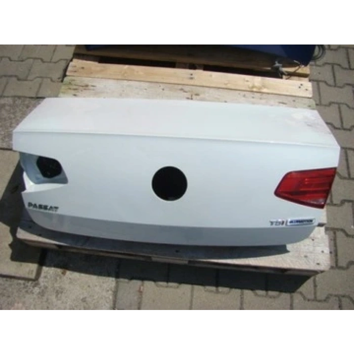 Passat 2015- Bagaj Kapağı Oem No (3G5827025A)