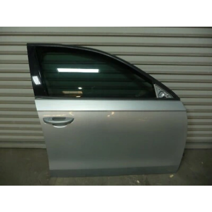 Passat 2011- Ön Kapı Sağ Oem No (561831056)