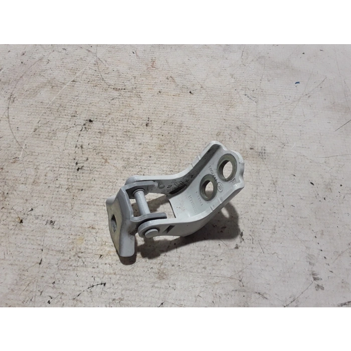 Clio Arka Kapı Menteşesi Alt Sol Hatchback 2019- Oem No (804007836R)