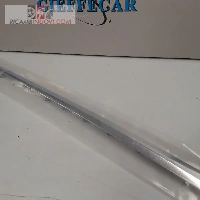 Captur Ön Kapı Nikelajı Sağ 2013- Oem No (808219204R)