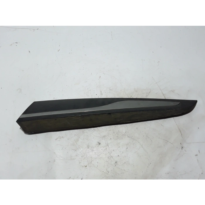 Clio Arka Kapı Bandı Çıta Deliksiz Sol Hatchback 2012- Oem No (828772096R)