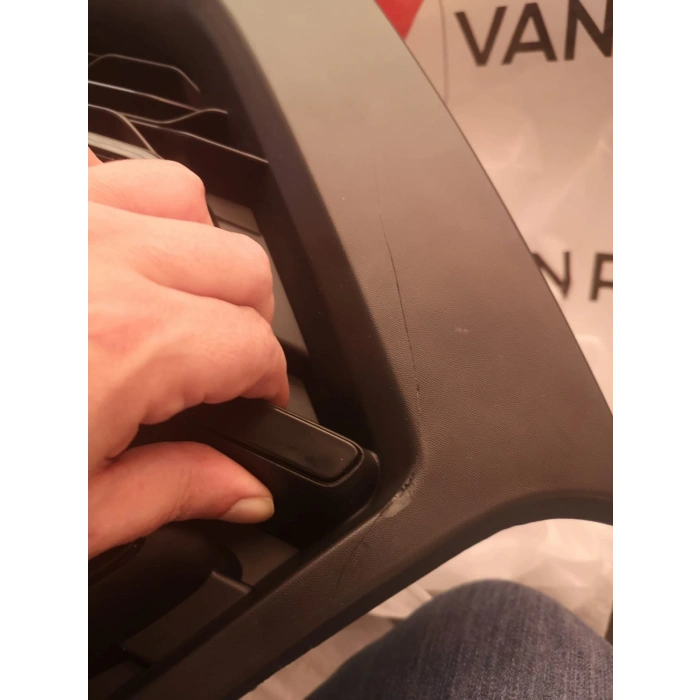 2012-2021 Dacıa Lodgy - Dokker Ön Panjur Siyah Çıtalı (Oem No:623107373R) ÇATLAK