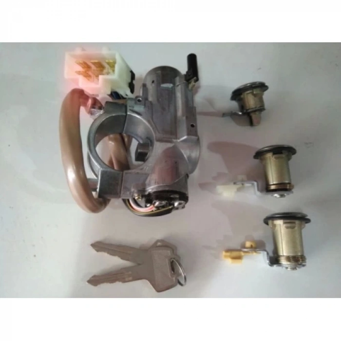 Kapı Kilit Seti D21 1991-1997 Komple oem no: LS123-35A99810-26G85