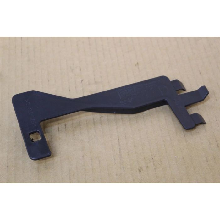 Renault Captur Ön Tampon Braket  Sağ 2012-  (Oem No:  628108533R)