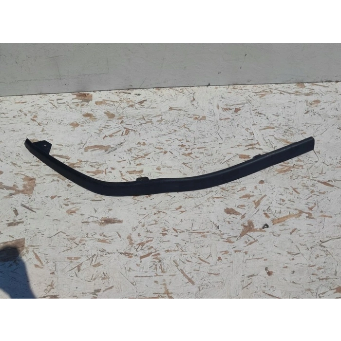 Toyota Corolla Ön Tampon Karlık Sol 2005  (Oem No:  7685202070)