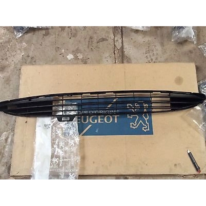 Peugeot 206 Ön Tampon Panjuru 1998/Tüv (Oem No:  7414V2)