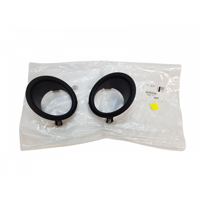 Peugeot Partner Ön Tampon Panjuru Delikli Set  2002- (Oem No:  7452Y7)