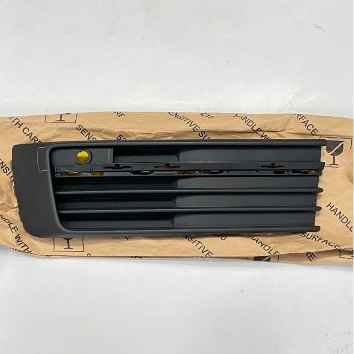 Volkswagen Transporter Ön Tampon Bandı Panjuru Üst Sol 2014- (Oem No:  7E58536839B9)