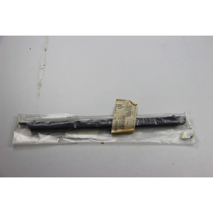 Bmw 1 Serisi Ön Tampon Bandı Sol 2007-- (Oem No:  51117166585)