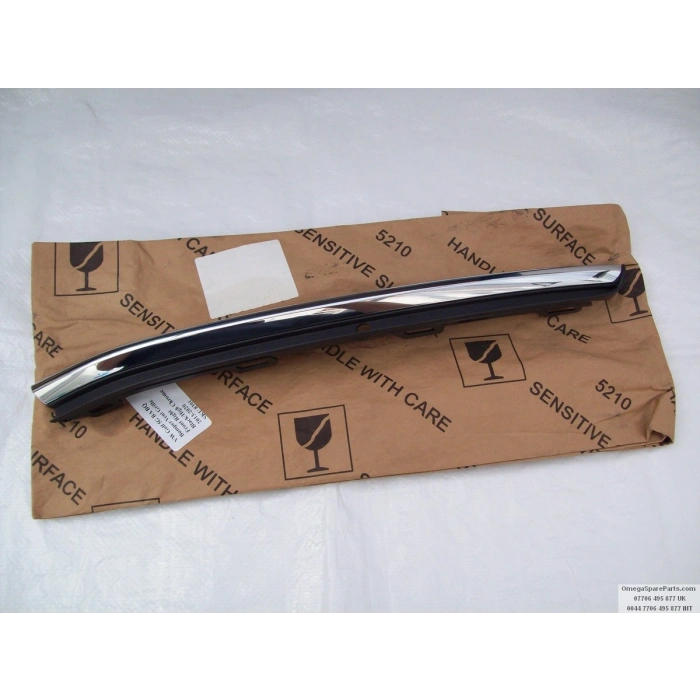 Volkswagen Golf Vıı Ön Tampon Bandı Üst Nikelaj Sağ 2017- (Oem No:  5G0853666M)