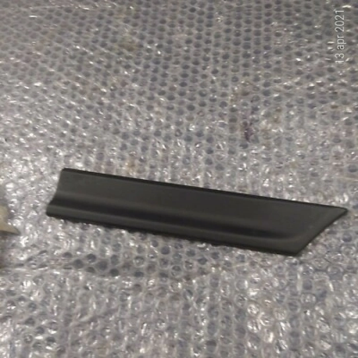 Fiat Uno Ön Çamurluk Bandı Sağ 1989-1995 (Oem No:  181890180)