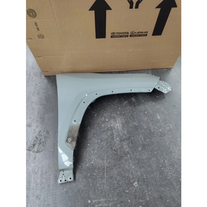 Toyota Rav 4 Ön Çamurluk Kaplama Delikli Sağ 2019- (Oem No:  538110R130)