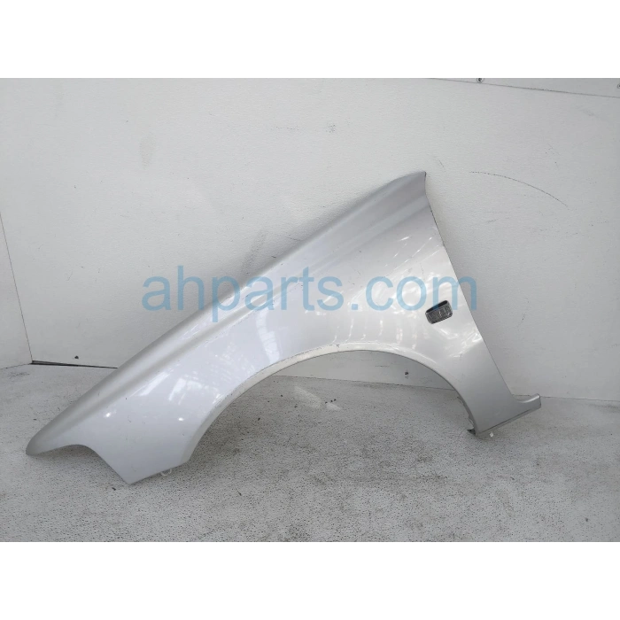 Volvo S40 V40 Ön Çamurluk Delikli Sol 2001  (Oem No:  30883925)