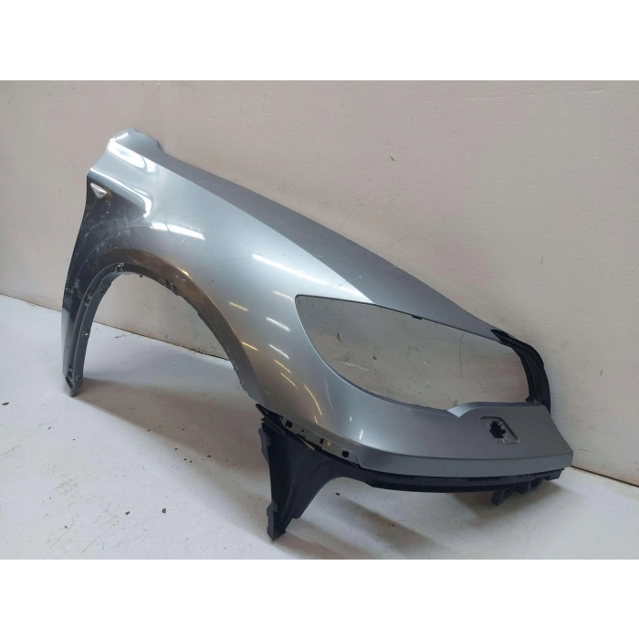 Bmw X6E71 Ön Çamurluk Fiat Yıkama Delikli Astarlı Sağ 2008 - (Oem No:  51657052424)