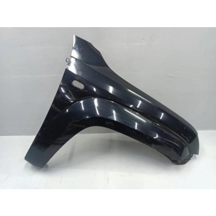 Volkswagen Amarok Ön Çamurluk Delikli Sağ 2010- (Oem No:  2H0821102B)