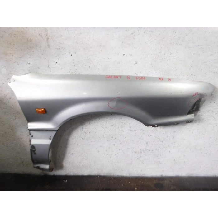 Mitsubishi Galant Ön Çamurluk Delikli Sağ 1988-1993 (Oem No:  Mb637048)