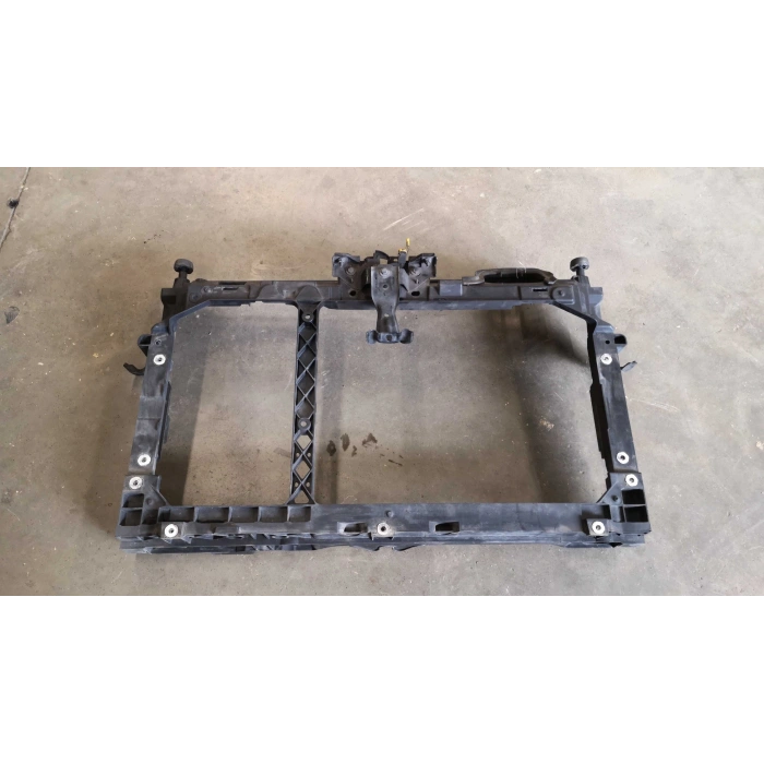 Ford Focus B-Max Ön Panel Plast 2011-- (Oem No:  Av11A16E146Bb)