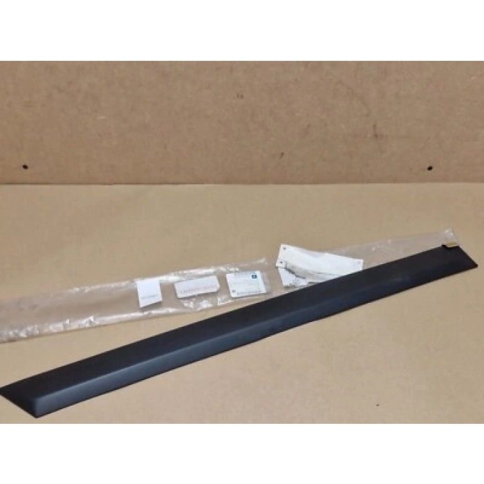 Opel Astra Arka Kapı Bandı Sağ 2004- (Oem No:  13145601)