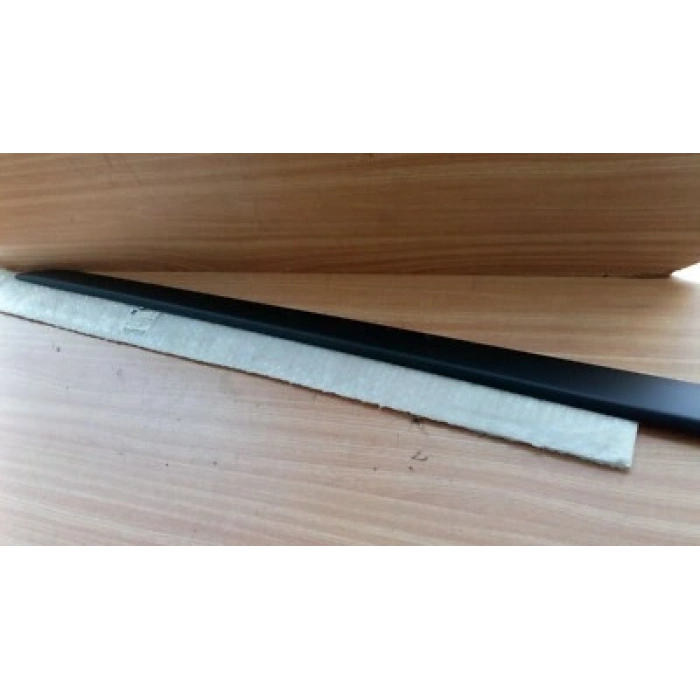 Opel Corsa Ön Kapı Bandı 3 Kapı Sağ 2007-- (Oem No:  13243580)