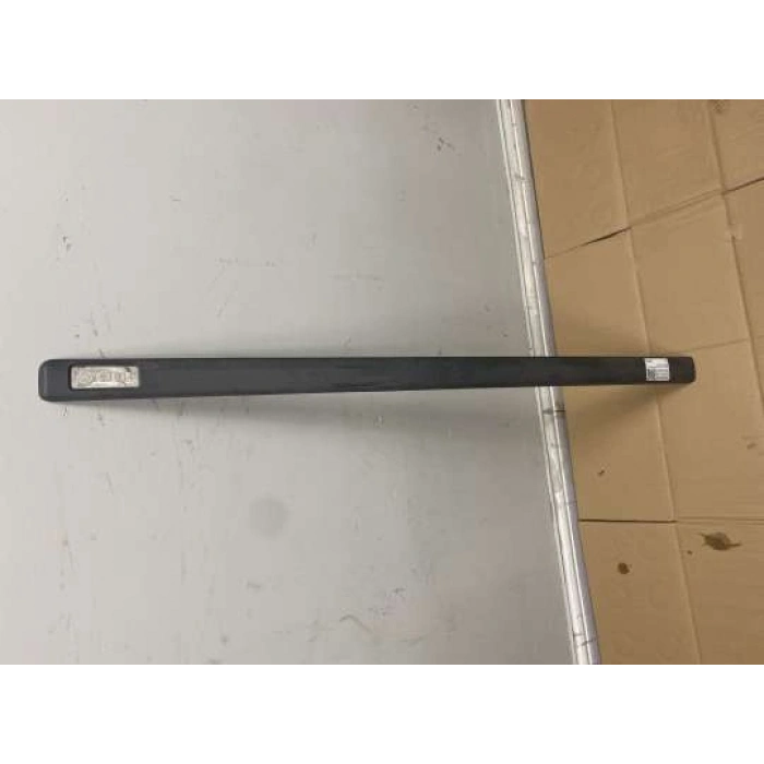 Opel Astra Ön Kapı Bandı Logo Yuvalı Sağ 1998- (Oem No:  90544215)