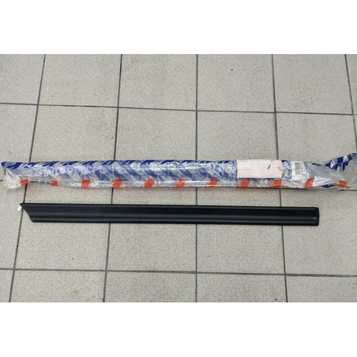 Fiat Uno Arka Kapı Bandı Sağ 1989-1995 (Oem No:  181491380)