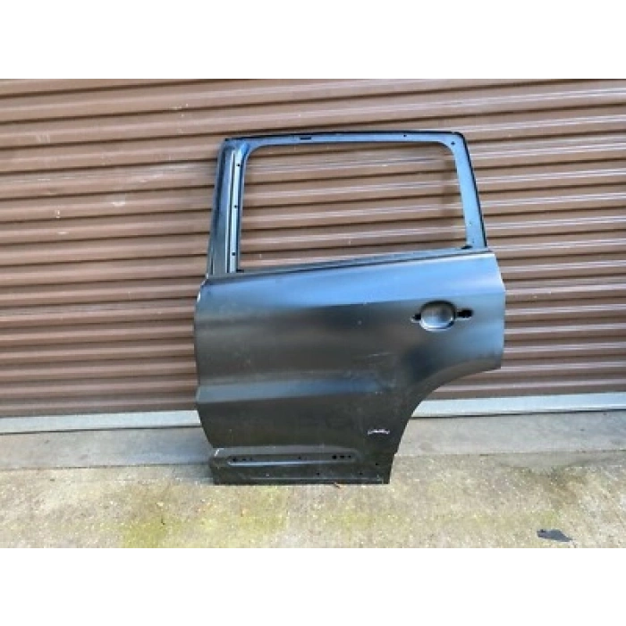 Volkswagen Tiguan Arka Kapı Sol 2007--2015 (Oem No:  5N0833055A)