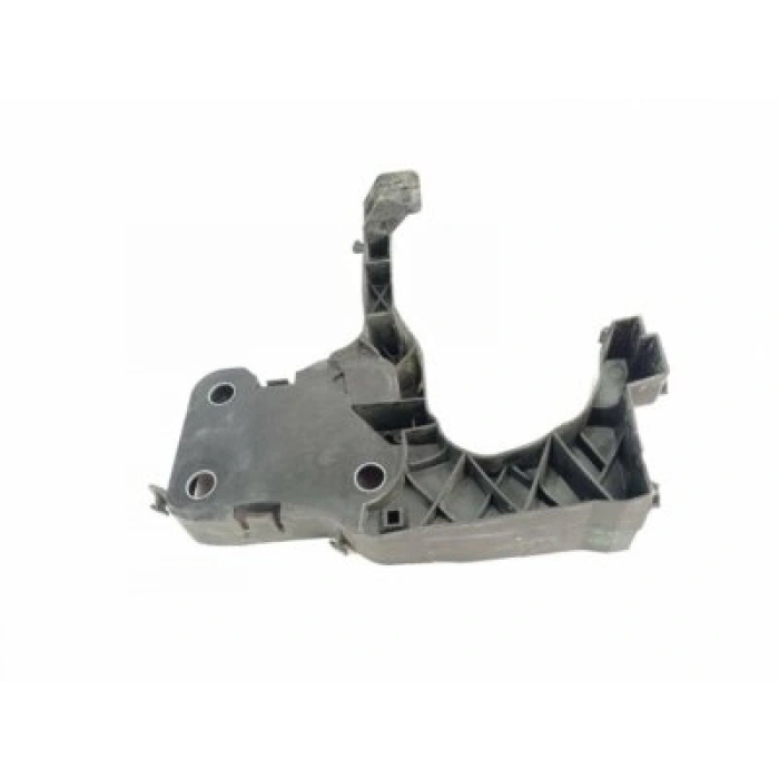 Renault Megane Far Yuvası Plastik  Sol 2003- (Oem No:  8200137495)