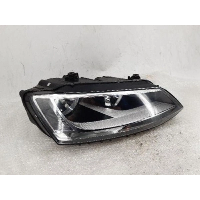 Volkswagen Jetta Ön Far Elektrikli Motorlu Sağ 2010- (Oem No:  5C7941006H)
