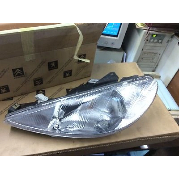 Peugeot 206 Ön Far Sol 1998-2002 (Oem No:  6204S7)